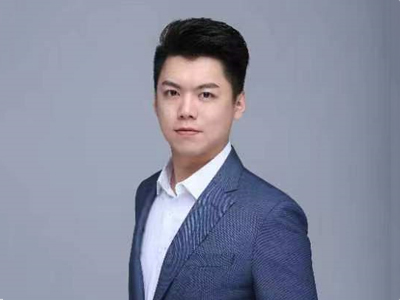 董事（shì）長兼總經理李港恩